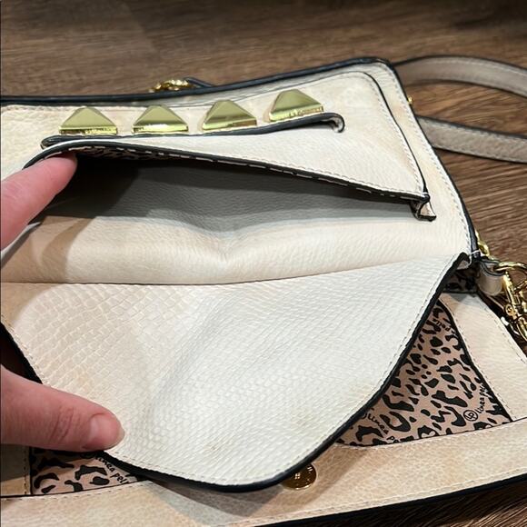 Elegant Linea Pelle Cream and Gold Chain Crossbody Bag - Picture 14 of 14